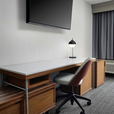 Courtyard By Marriott Stockton Hotel Екстериор снимка