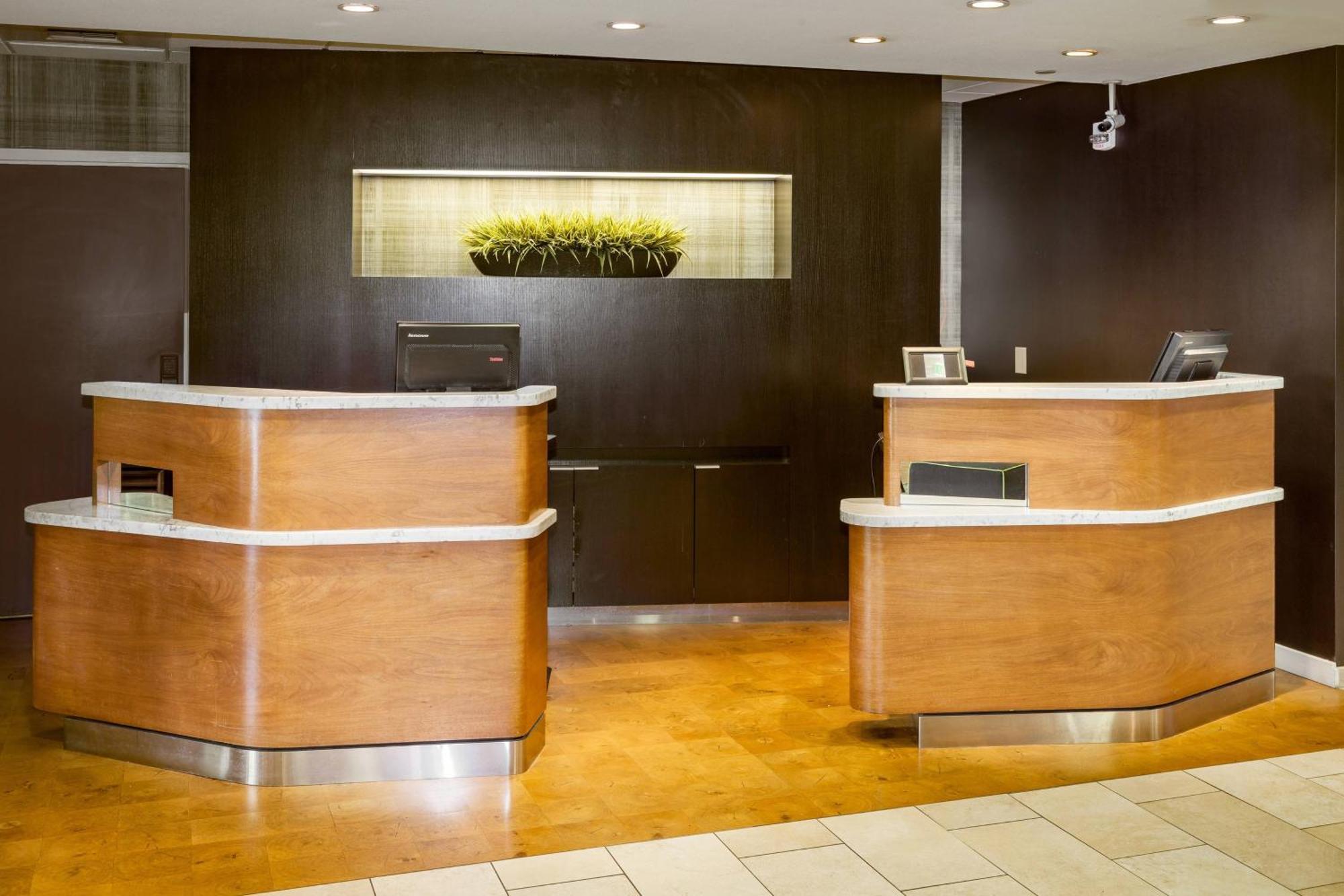 Courtyard By Marriott Stockton Hotel Екстериор снимка