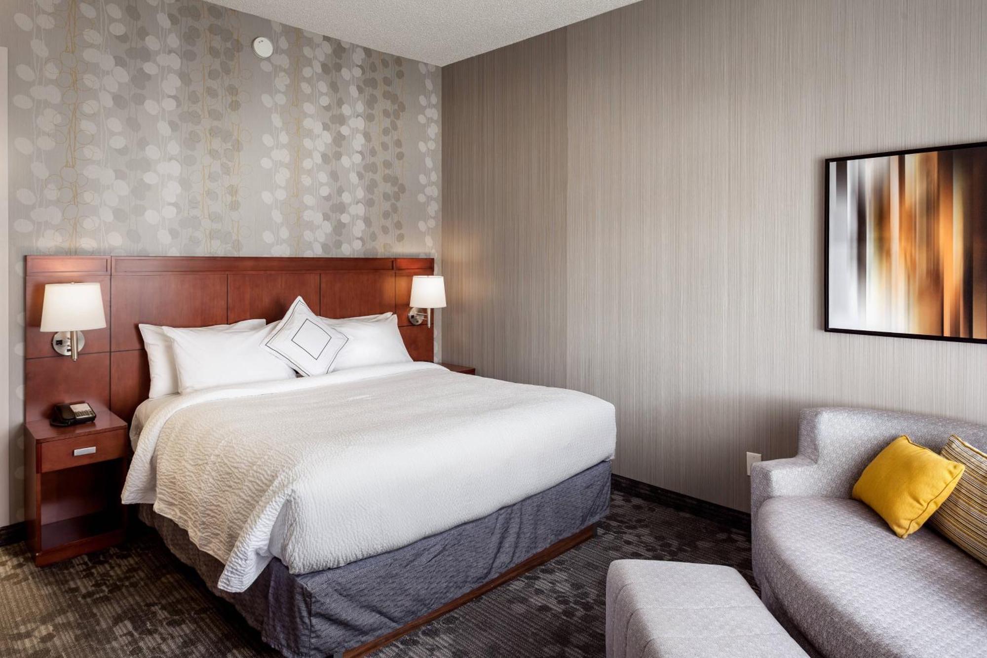Courtyard By Marriott Stockton Hotel Екстериор снимка