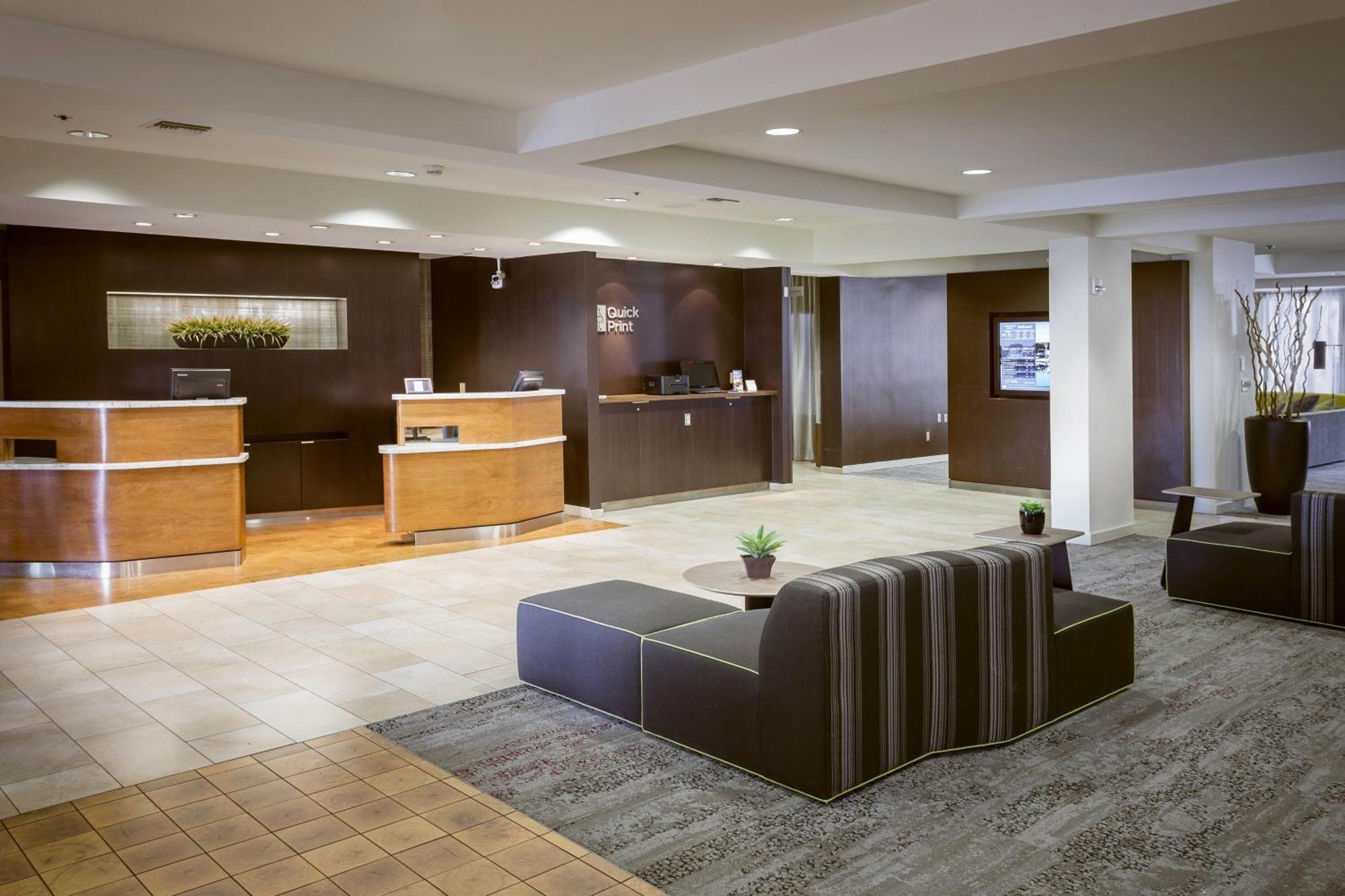Courtyard By Marriott Stockton Hotel Екстериор снимка