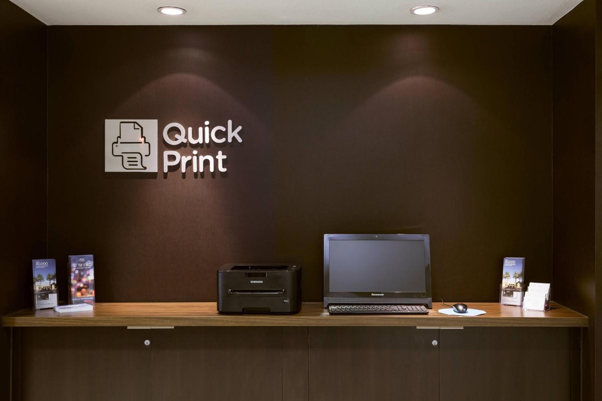 Courtyard By Marriott Stockton Hotel Екстериор снимка