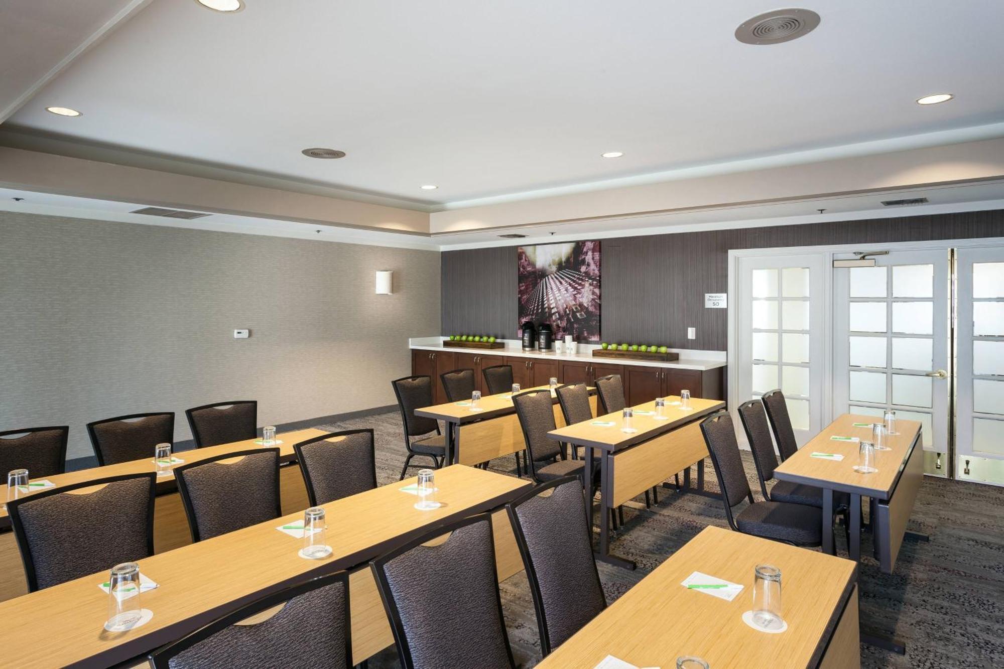 Courtyard By Marriott Stockton Hotel Екстериор снимка