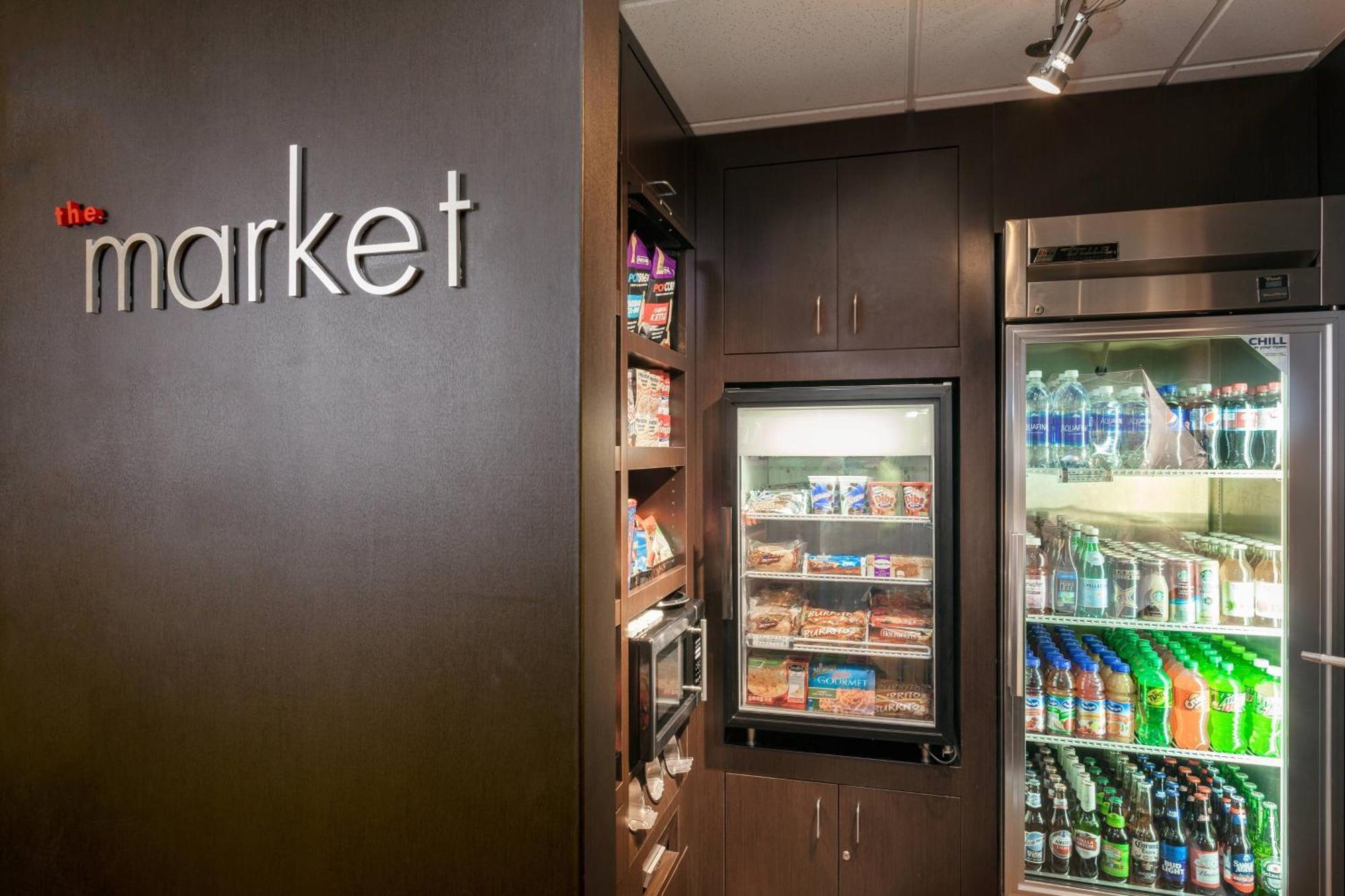 Courtyard By Marriott Stockton Hotel Екстериор снимка