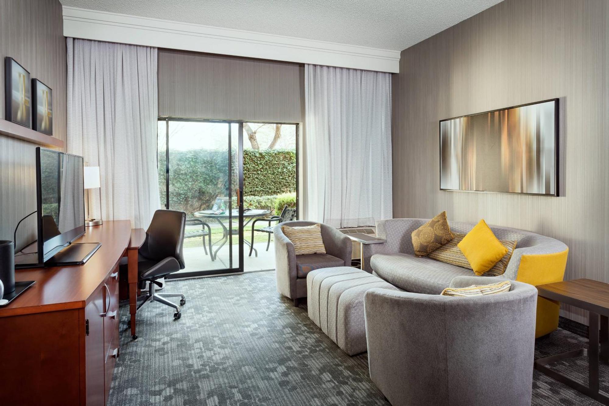 Courtyard By Marriott Stockton Hotel Екстериор снимка