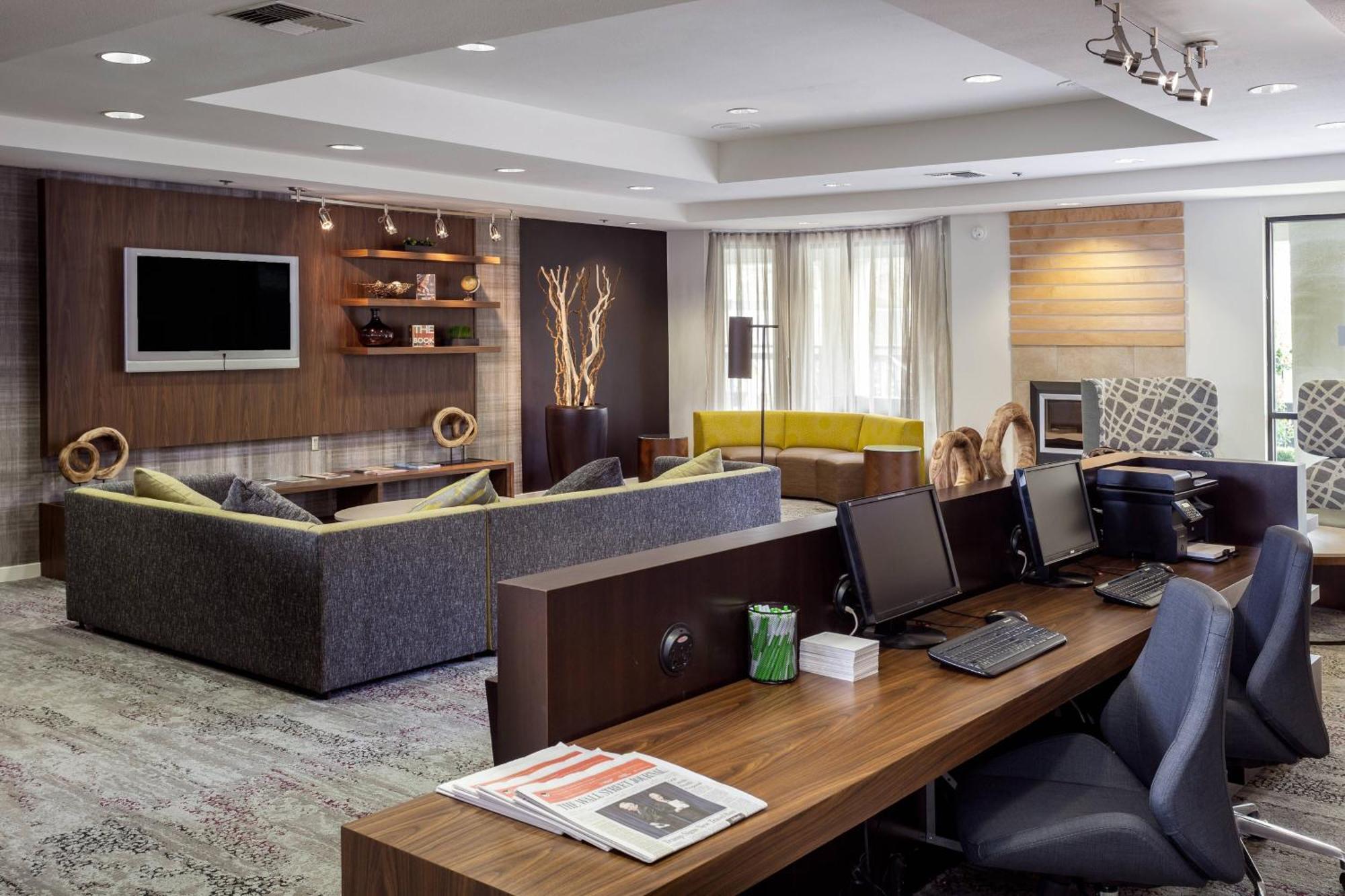 Courtyard By Marriott Stockton Hotel Екстериор снимка