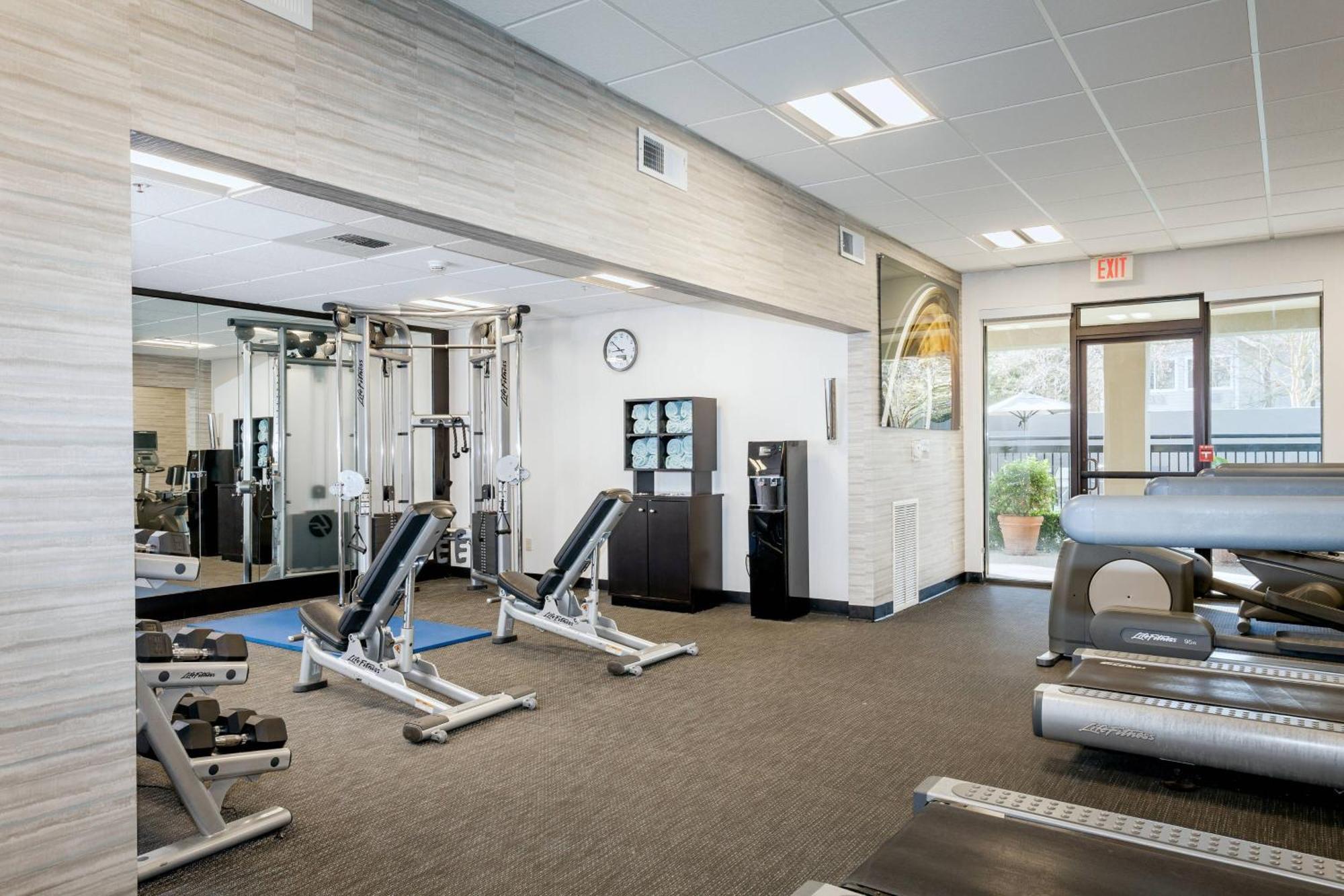 Courtyard By Marriott Stockton Hotel Екстериор снимка
