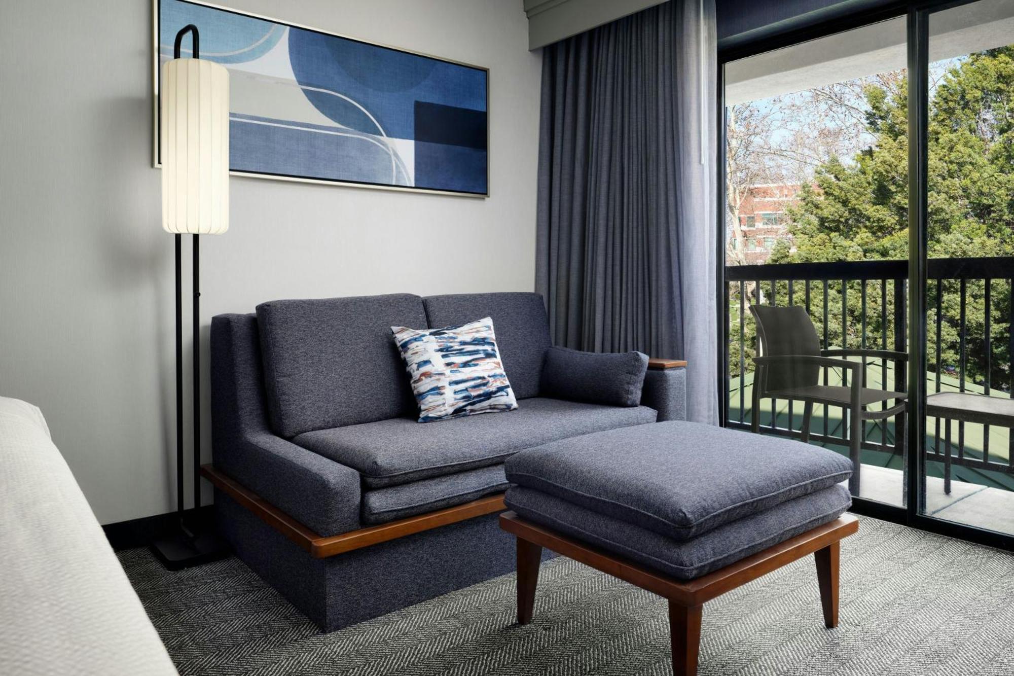 Courtyard By Marriott Stockton Hotel Екстериор снимка