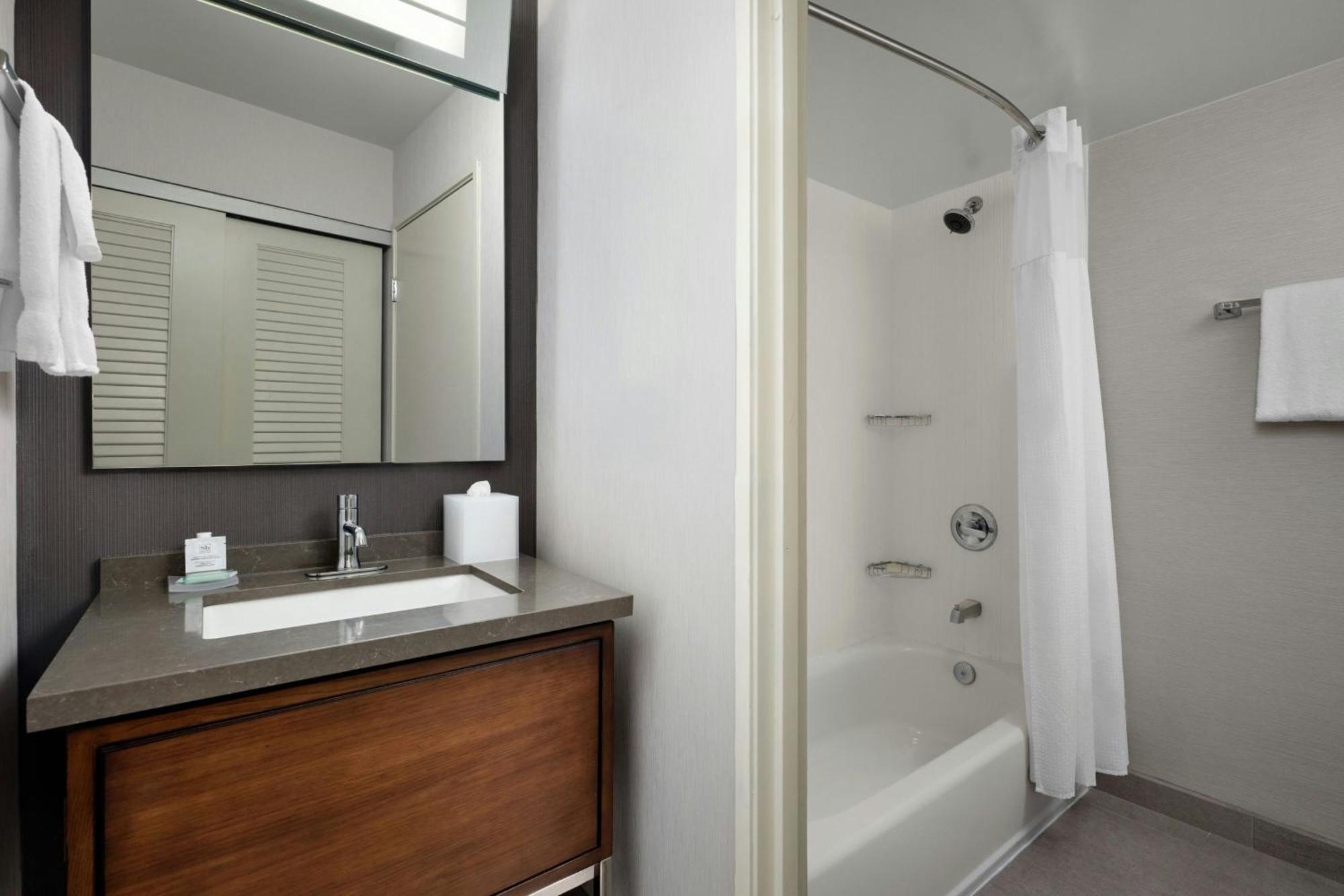 Courtyard By Marriott Stockton Hotel Екстериор снимка