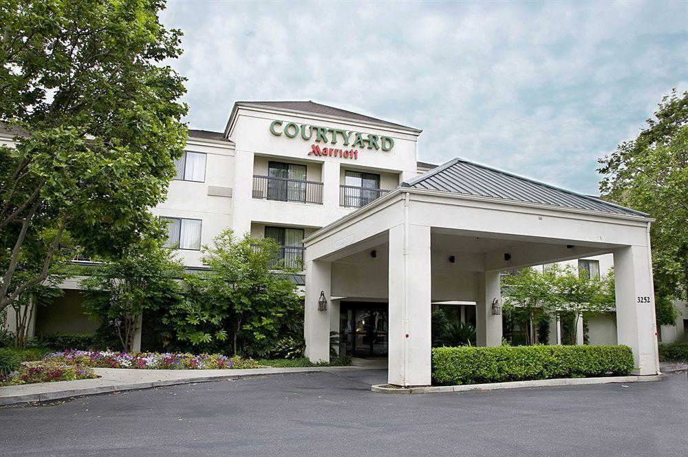 Courtyard By Marriott Stockton Hotel Екстериор снимка