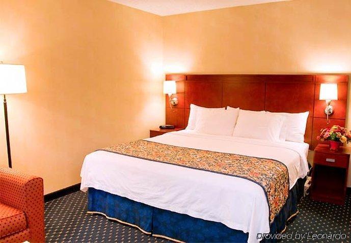 Courtyard By Marriott Stockton Hotel Екстериор снимка