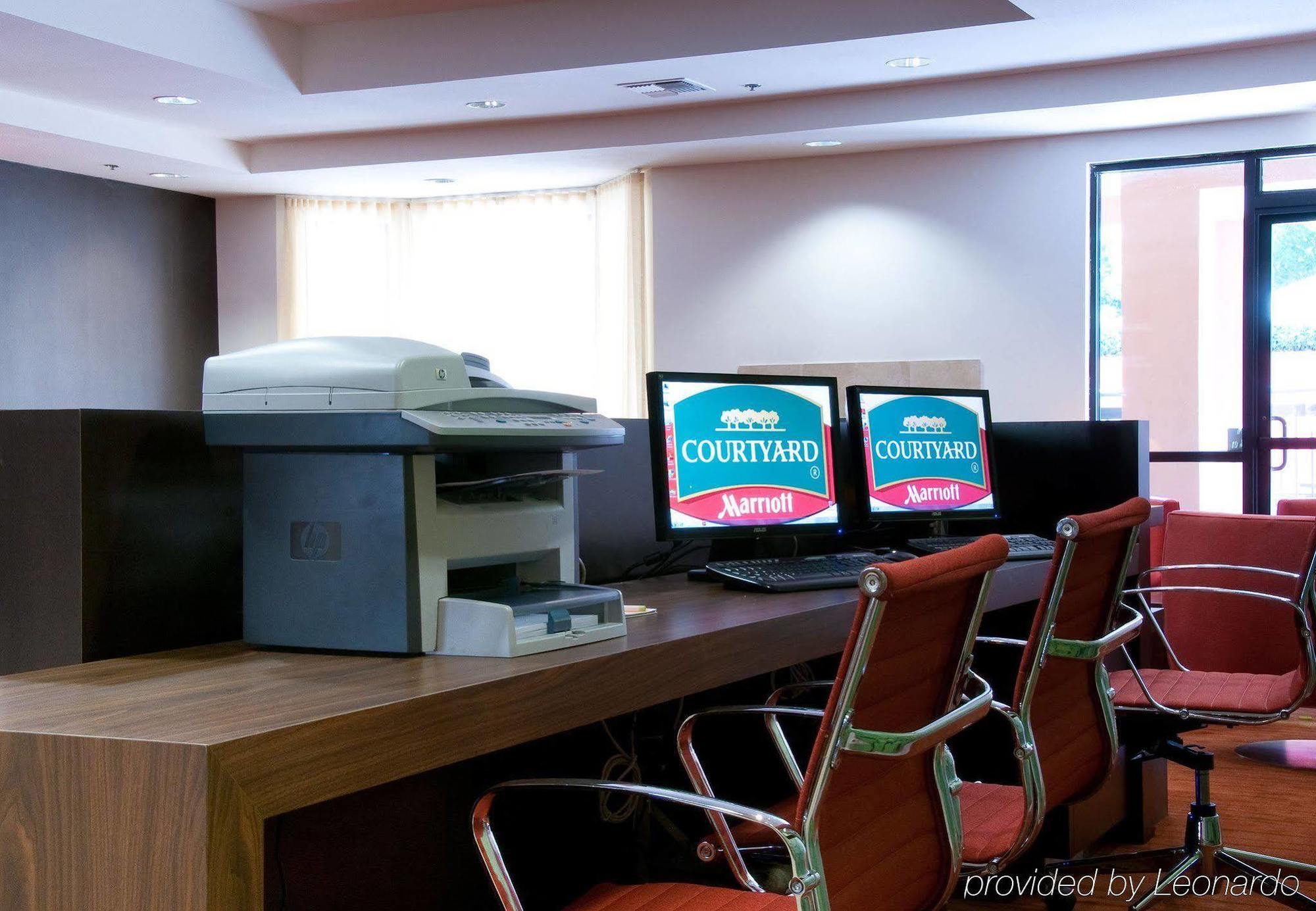 Courtyard By Marriott Stockton Hotel Екстериор снимка
