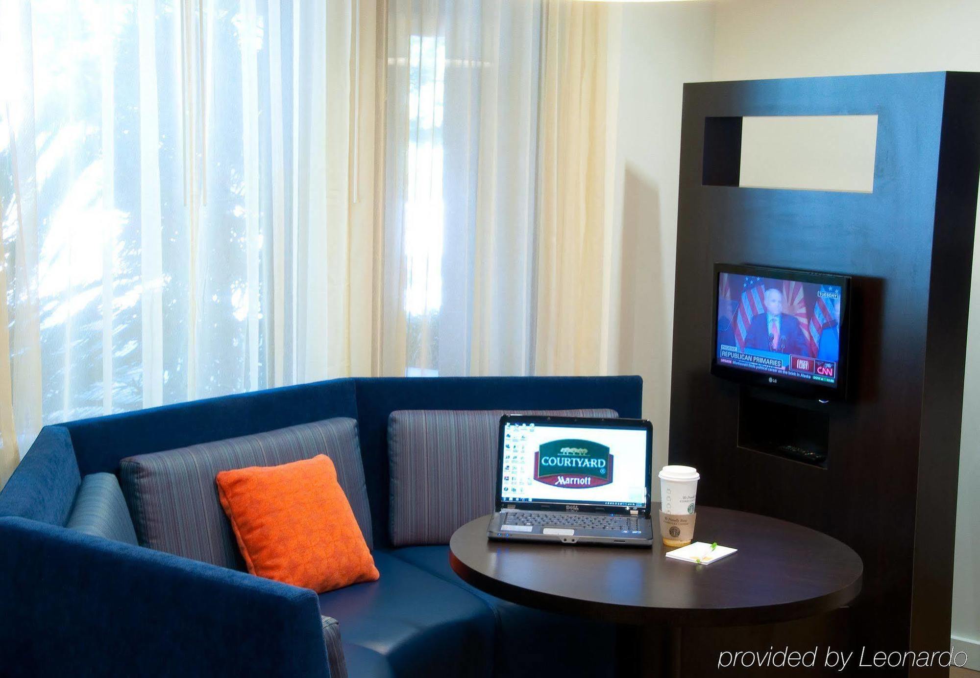 Courtyard By Marriott Stockton Hotel Екстериор снимка