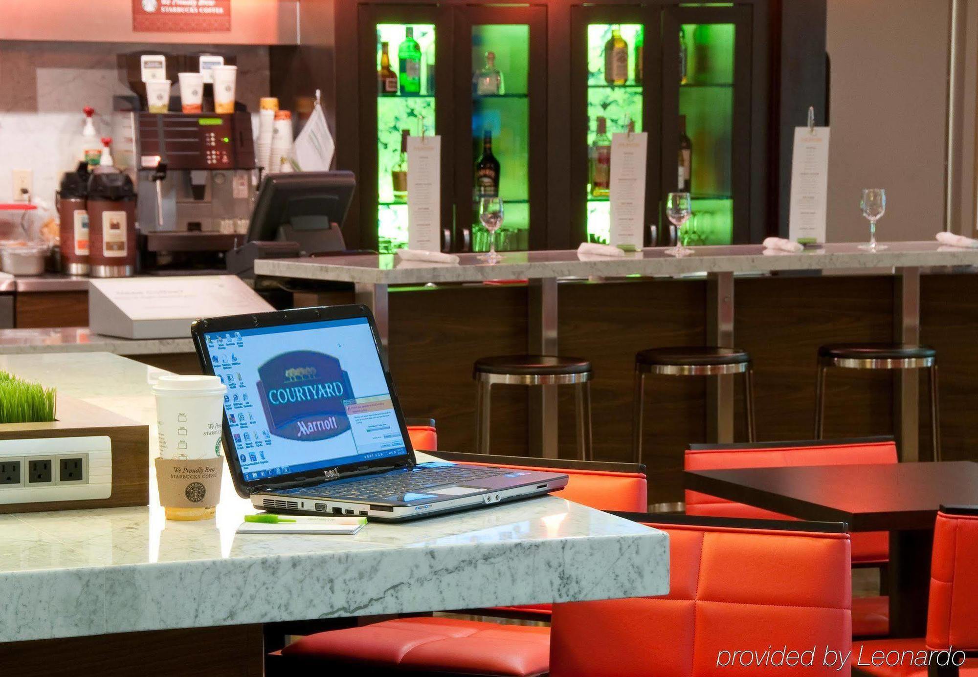 Courtyard By Marriott Stockton Hotel Екстериор снимка