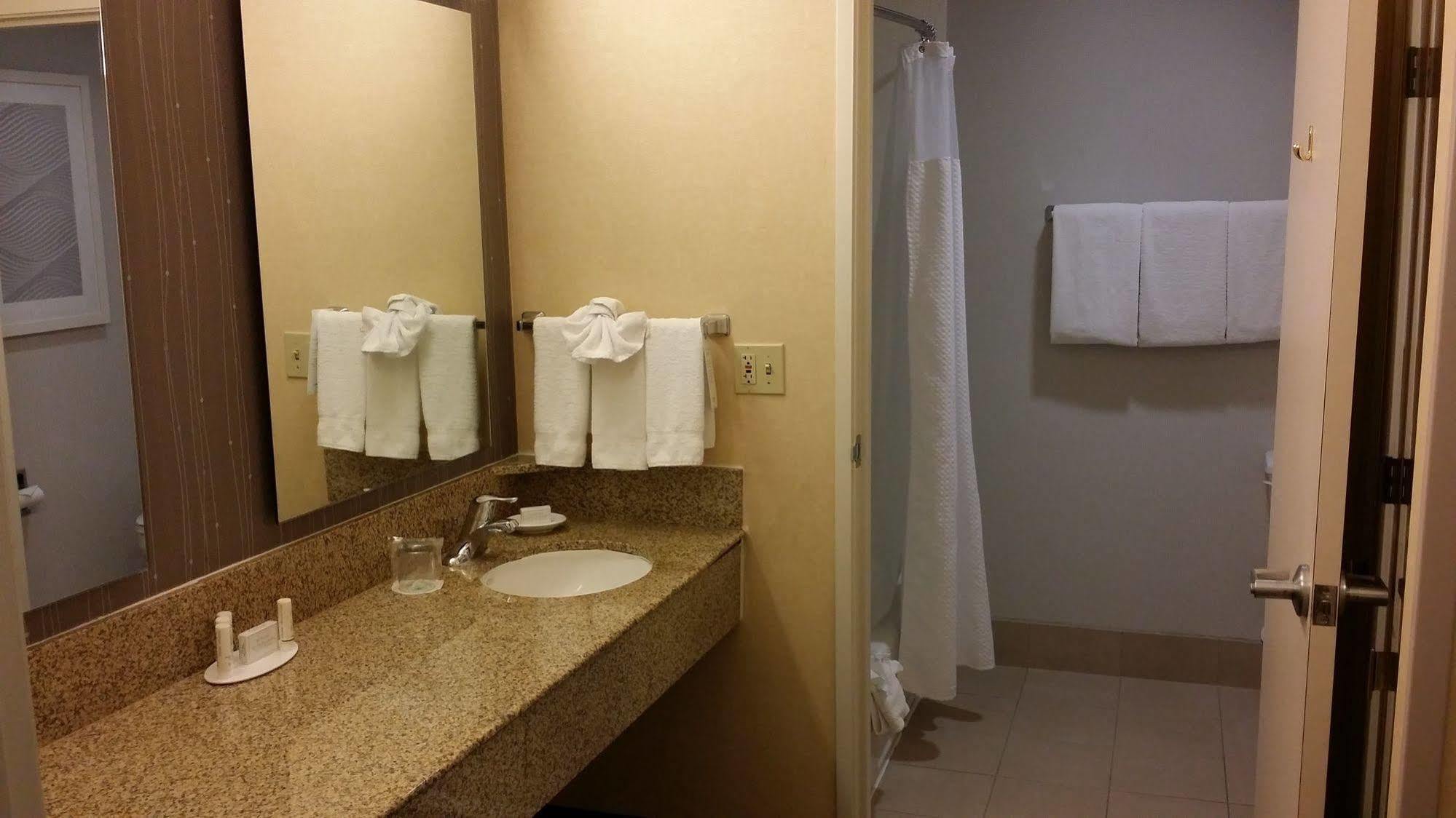 Courtyard By Marriott Stockton Hotel Екстериор снимка
